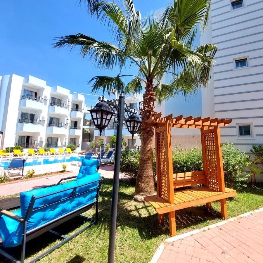 Summer Rose Hotel Side Exterior photo