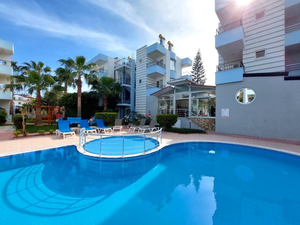 Summer Rose Hotel Side Exterior photo