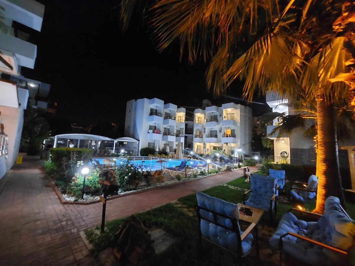 Summer Rose Hotel Side Exterior photo