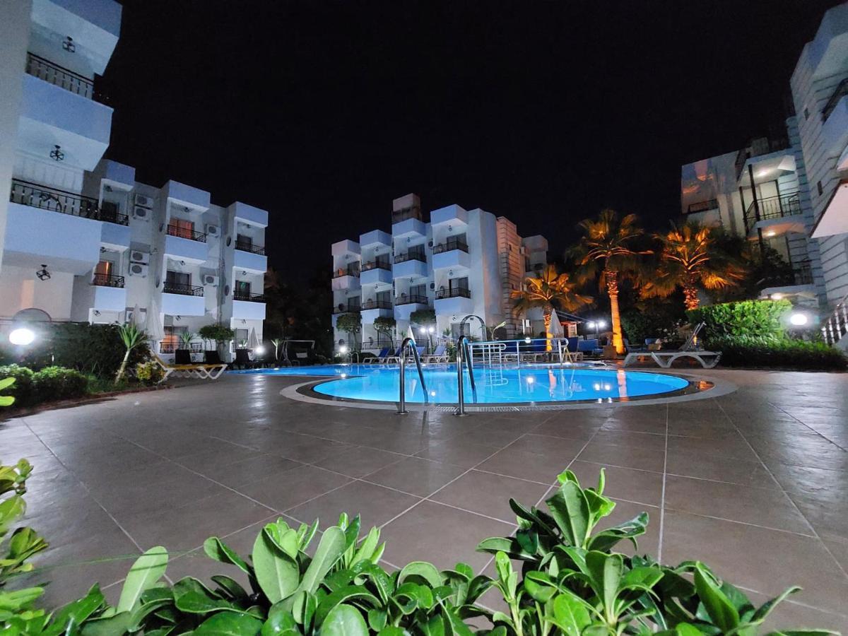 Summer Rose Hotel Side Exterior photo