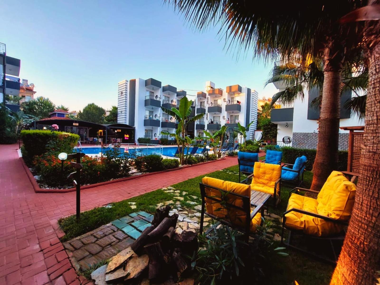 Summer Rose Hotel Side Exterior photo