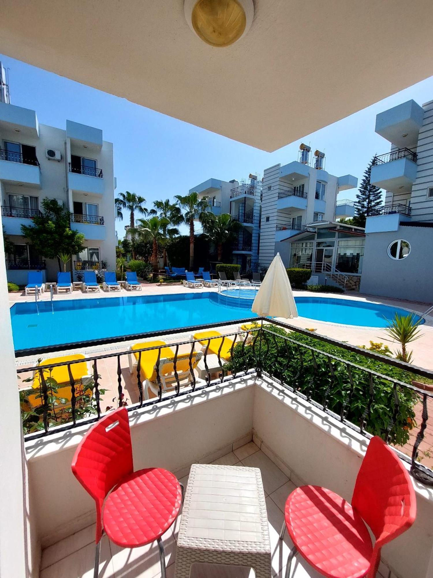 Summer Rose Hotel Side Exterior photo